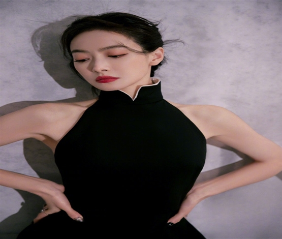 宋茜一袭黑色礼服