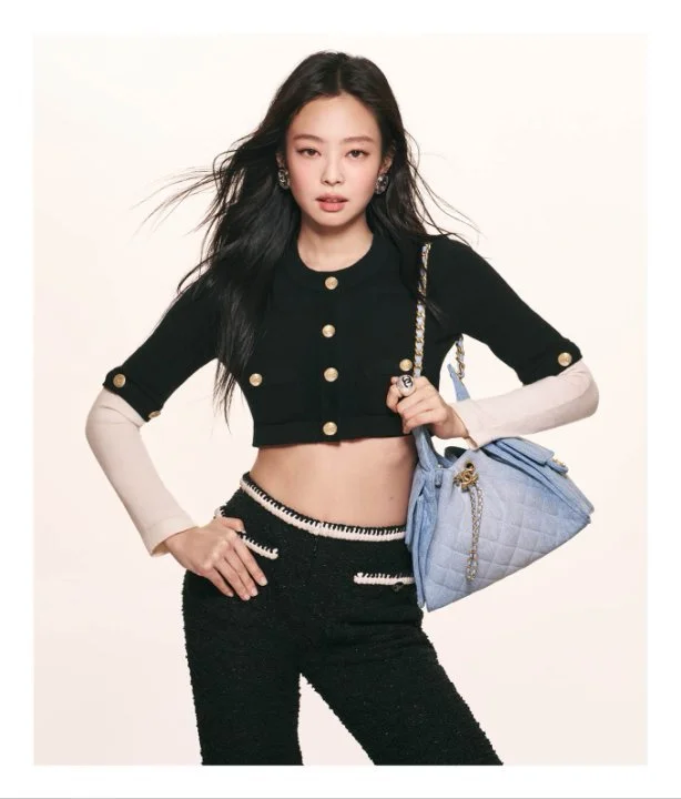 JENNIE与Dua Lipa演绎香奈…